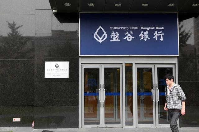 8块大洋白手起家成为泰国金融业巨子，他去世后泰王亲自为其火葬