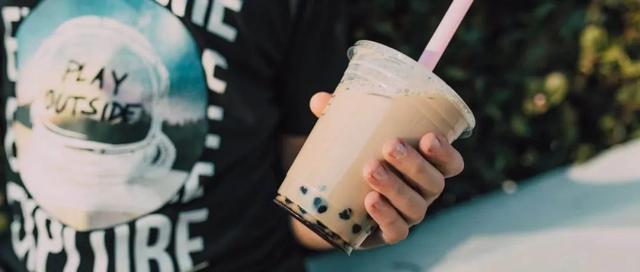 新加坡禁止奶茶广告，引发5亿关注，饮品人该如何看待？