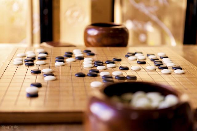 美国政府40年来罕见转向，一场剧烈博弈正加速到来