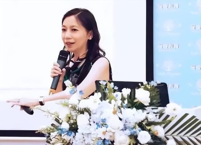 逃离卷上天的魔都，陪女儿求学新加坡、英国，有些大实话不吐不快