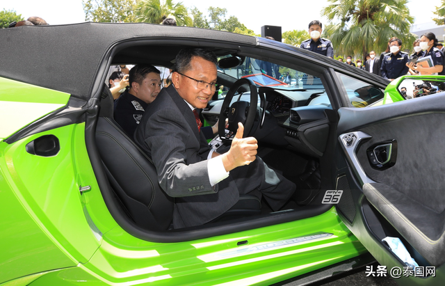 泰国警方查获26辆来自英国豪车 总价值超过1亿泰铢