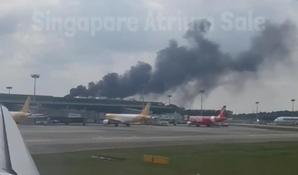 新加坡樟宜机场着火了？乘客们惊慌失措！现场浓烟滚滚