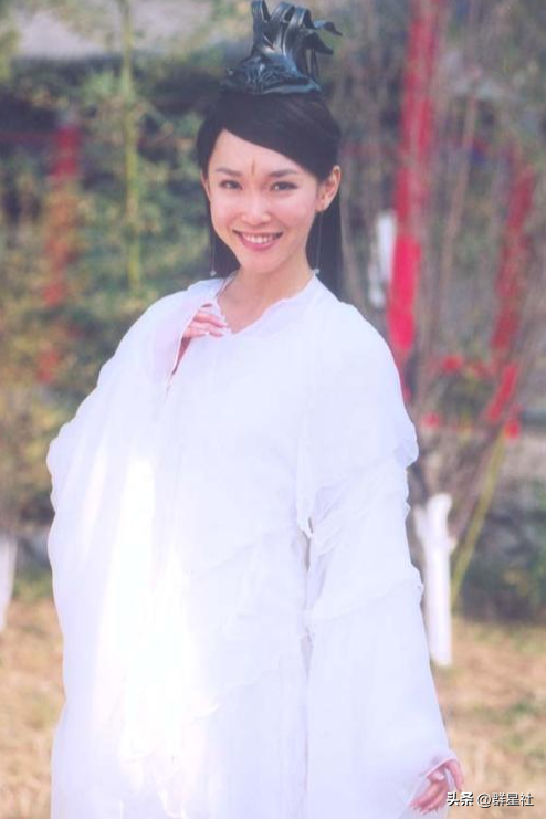 范文芳：演过小龙女，被誉为新加坡国宝，如今51岁依旧美丽
