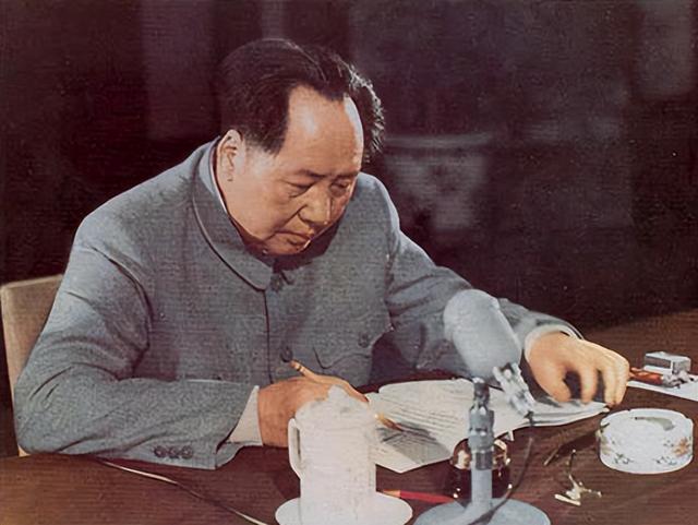 毛主席给林彪分析说：美国要想入侵中国，有三个致命的问题