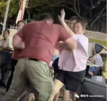 非礼未遂怒动手，路人相劝惨遭打，新加坡神还原“唐山”事件