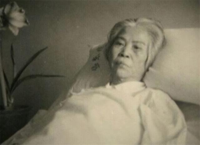 1976年，听到毛主席逝世的消息，贺子珍有何反应？