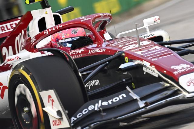 （体育）赛车——F1新加坡大奖赛举行练习赛