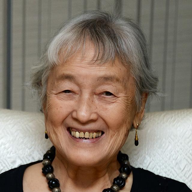 新加坡：年轻男导游跨国追随80岁亿万女富豪，携全家移民鸠占鹊巢