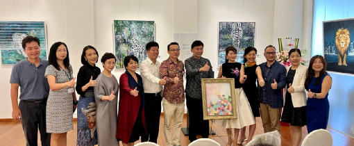 新加坡江苏会·如雪慈善画展筹款2万捐赠擁抱社区服务中心