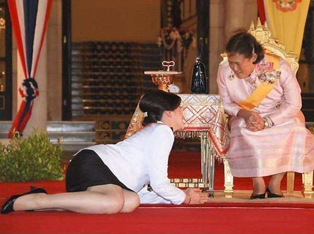 英拉“跑路”细节：换车扔手机，14名随从帮逃跑，走前守卫被撤走