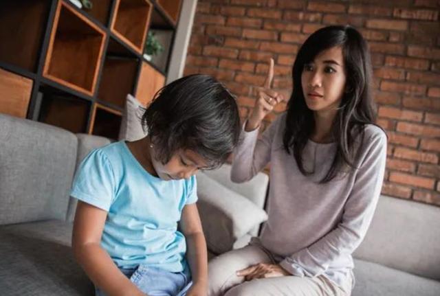 为何有的孩子越管越不听话？并非他天性叛逆，而是家长总超限