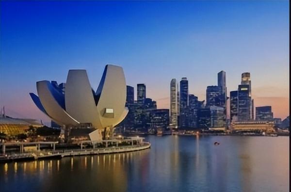 新加坡职场怎么了？巨头裁员不给钱、实习生遭“歧视”