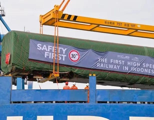 作为活广告，雅万高铁将使各国选中国高铁。美国出口武器不得人心