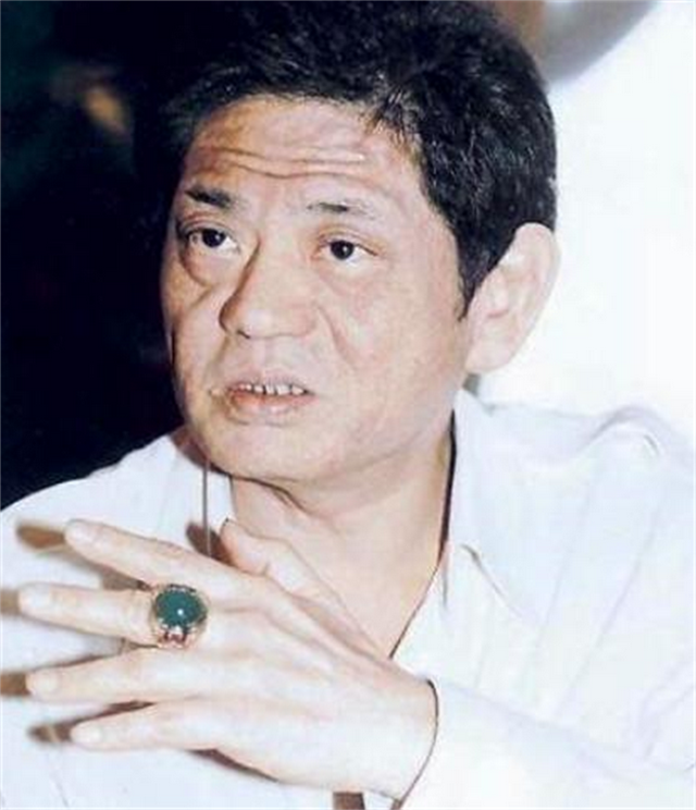 他年赚56亿花20亿泡妞，家中养着百位美女，晚年留给儿子26亿巨债