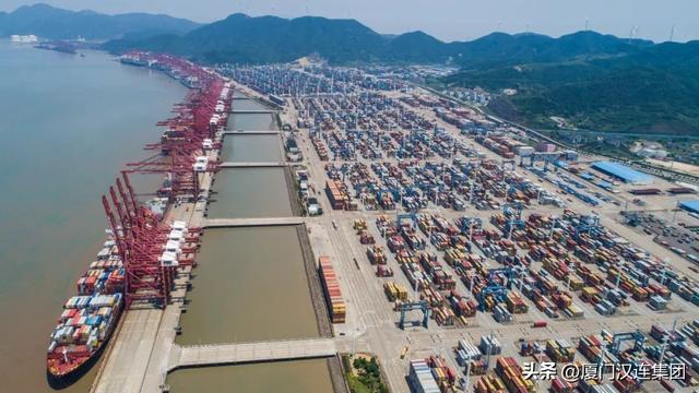 全球大集装箱港排名出炉，宁波逼近新加坡，美国集装箱港货量大跌