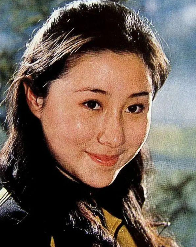 大众情人丁岚，当红时弃国籍居国外，后离婚创业，现在过得怎样？