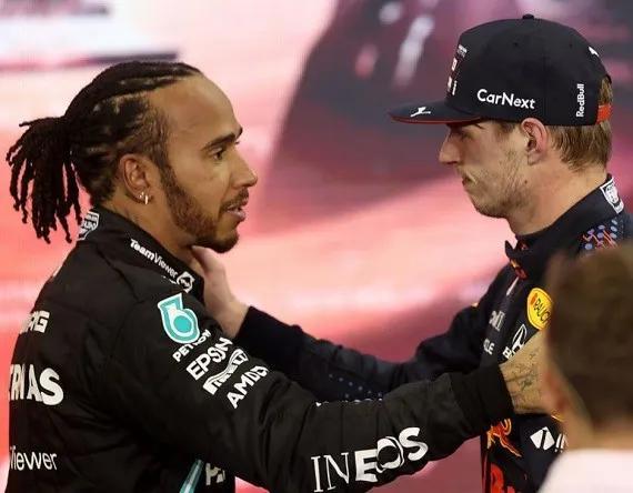 汉密尔顿、维斯塔潘和阿隆索的三角关系