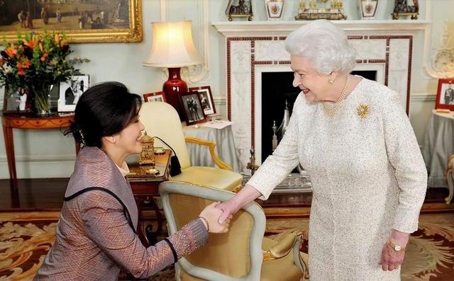 泰国前总理英拉：向英国王室和人民表示最深切的同情和哀悼