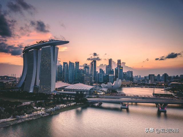 产业和金融都赢麻了的新加坡，我们应该警惕么？