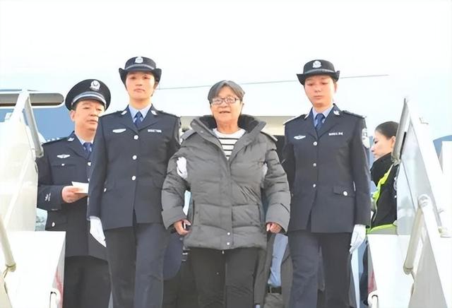 15岁卖馒头，49岁当副市长，女贪官潜逃国外13年，为何要回国自首