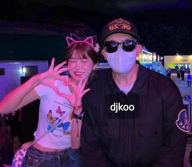 具俊晔将在新加坡跨年，难和大S过元旦，常和美女合影夜生活丰富