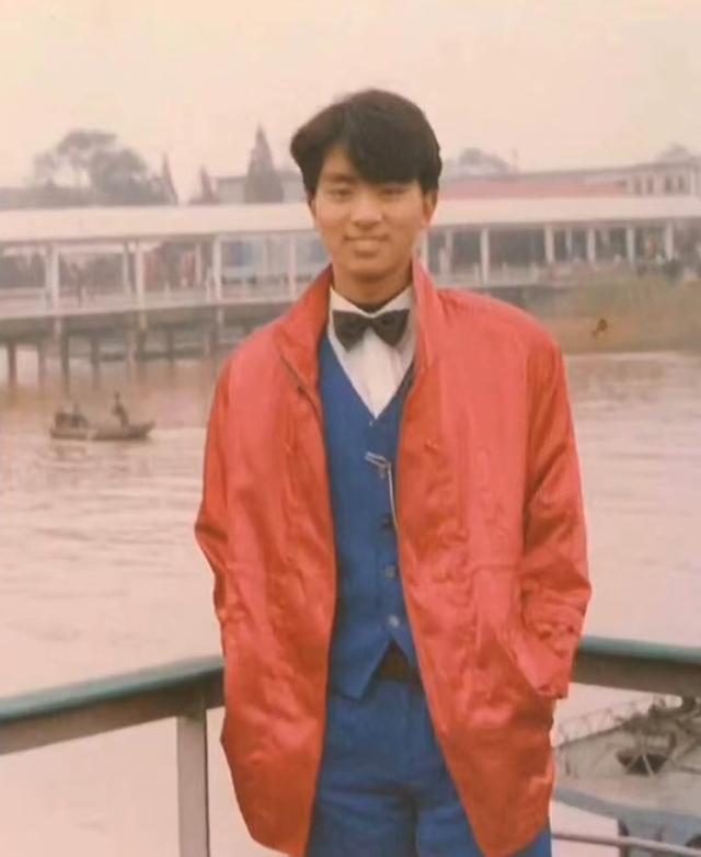 我17岁放弃读大学，23岁从酒店服务员做到经理，现在旅居加拿大