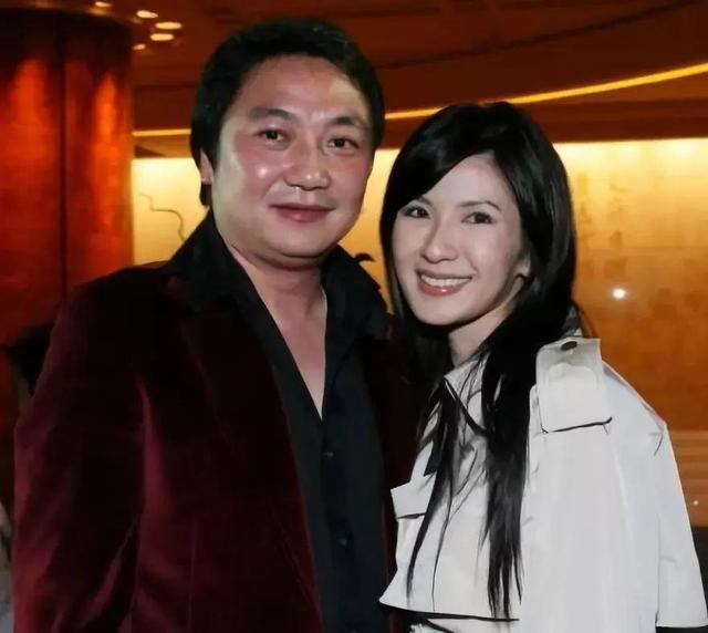蔡欣颖：20岁嫁印尼富豪，离婚冻结丈夫4.6亿，每月躺着就有221万