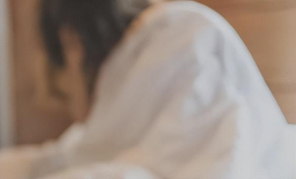 新加坡阴损“伴狼”，灌醉新郎、性侵新娘