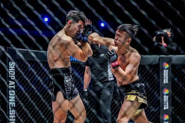 ONE冠军赛激战新加坡，两河南搏击名将遗憾双双败北