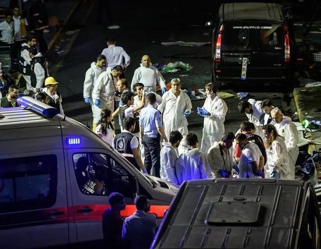 第一次出国我就在机场亲身碰到爆炸案