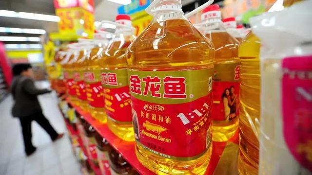 新加坡食品巨头捞金中国30年，一年狂赚2200亿，却被当成国货