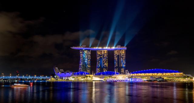 为什么新加坡银行对商业投资者有利？