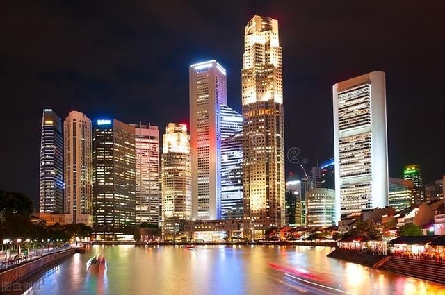 李光耀说新加坡的成功关键靠英国的法治而非儒家文化，你认可吗？