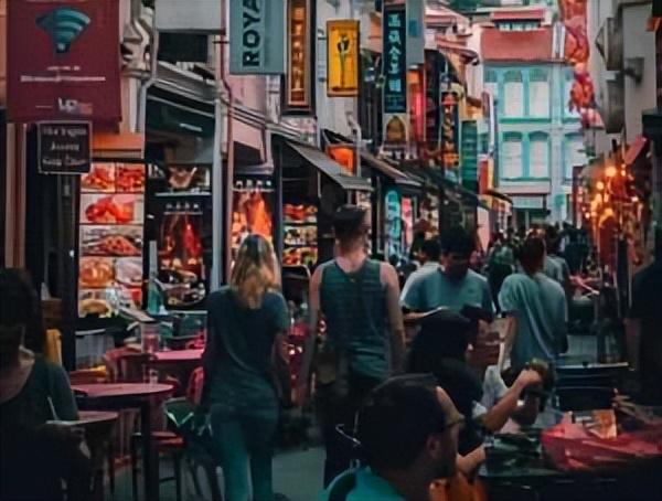 新加坡“国民食堂”登陆美国，《疯狂的亚洲富豪》生活体验一把