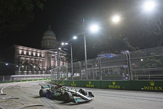 （体育）赛车——F1新加坡大奖赛举行第二轮练习赛