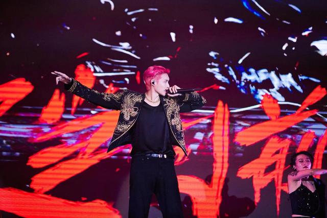 长沙话唱到新加坡，扩展舞台造超强沉浸感，张艺兴大航海新加坡站人气爆棚