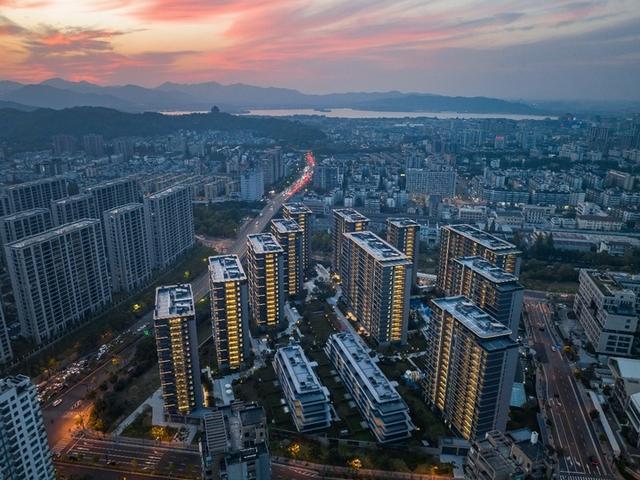 望江新城千万级豪宅御潮府今日交付丨保交楼稳民生