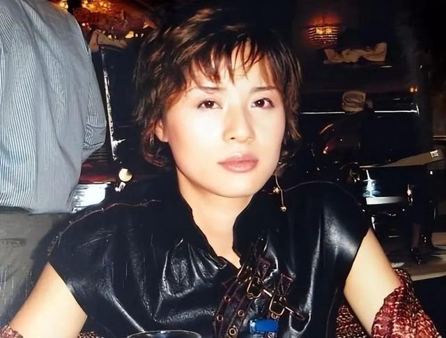 女模特顾春芳，靠"借钱"过奢靡生活，4年借了17亿，钱花哪了？