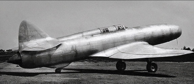 1954年我军误击英国“改装客机”，美军派两航母群压境，如何解决