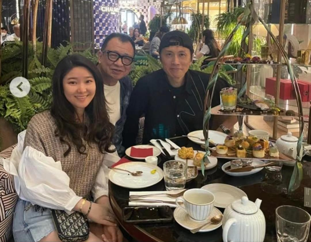 73岁许绍雄回国开分店！定居新加坡，住泳池豪宅，1年连开3家餐厅