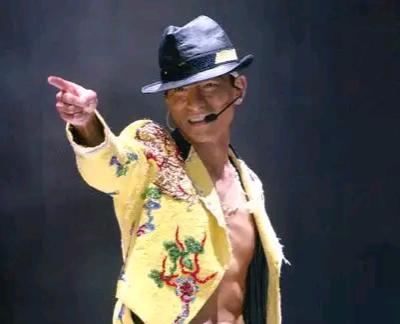 华语乐坛近30年来有哪些歌手可以称得上天王天后?