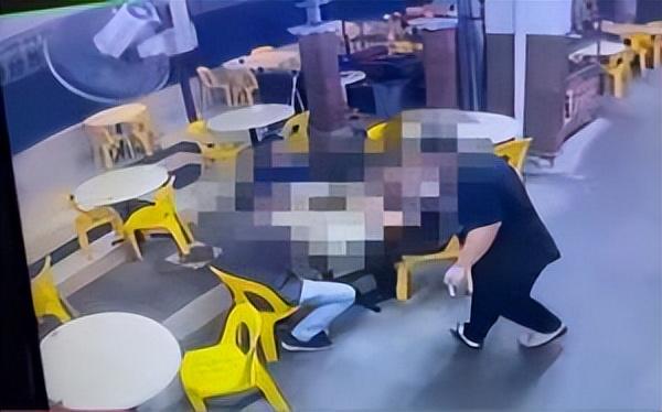 街头撸串突遭黑衣人暴打入院，这还是全球最安全的新加坡？