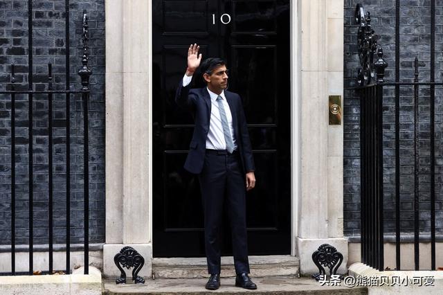 刷新三项历史的英国新首相，能够解决英国当前面对的几大困境吗？
