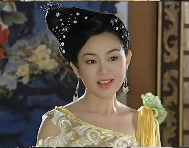 曾是《刁蛮公主》里的笨蛋反派文媚儿，如今无戏拍变化大到认不出