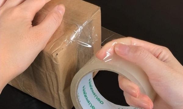 新加坡组屋隔音有多差？邻居用八张纸记录隔壁撕扯胶带的噪音