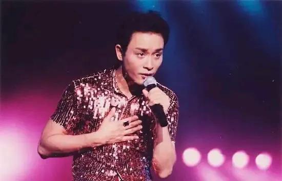 华语乐坛近30年来有哪些歌手可以称得上天王天后?