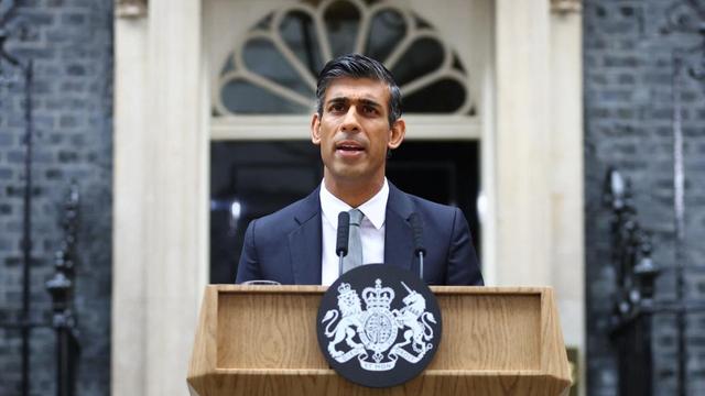 英国迎来首位印度裔首相，印度人是喜是忧？