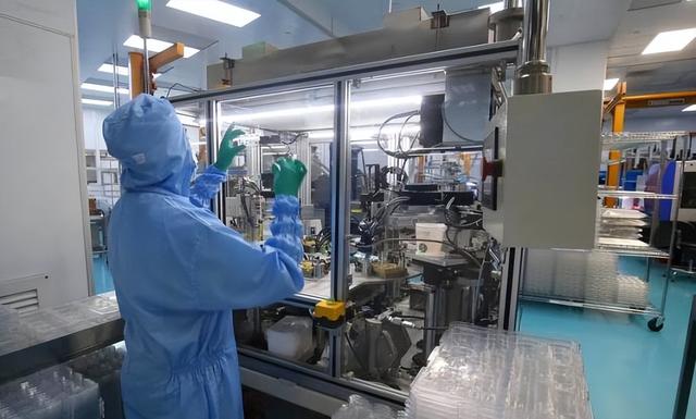 新加坡制造业近两年来首次陷入萎缩