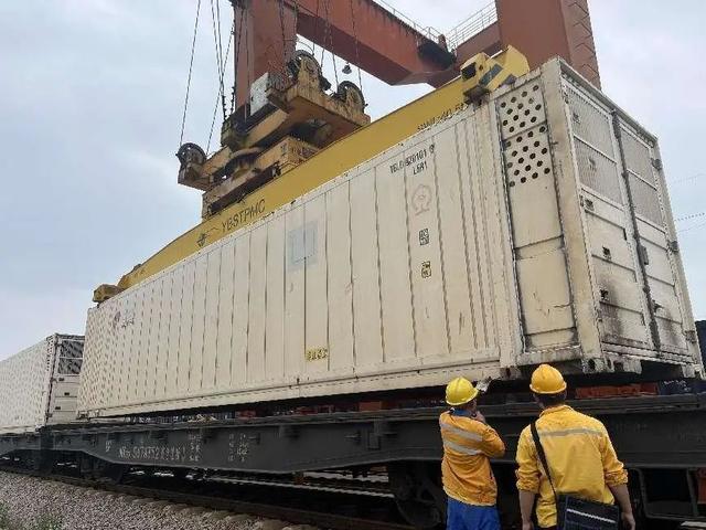 为什么美国没有高速铁路，而中老铁路“澜湄快线”已经突破200列?