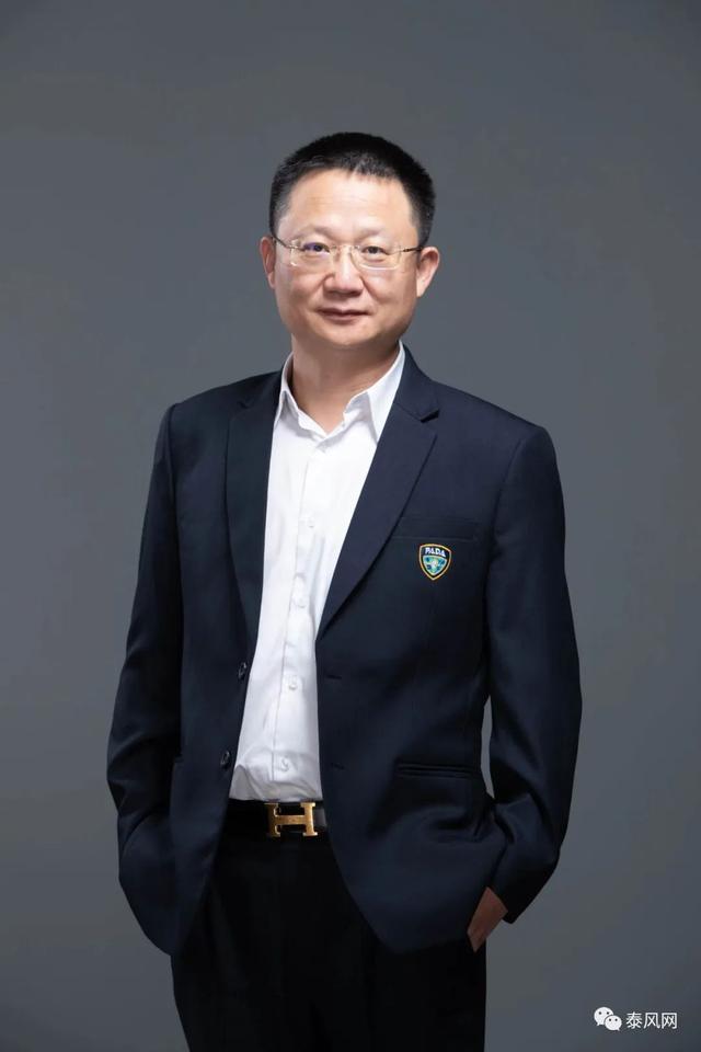 山高人为峰——记泰国新华商、新侨领杨艳峰